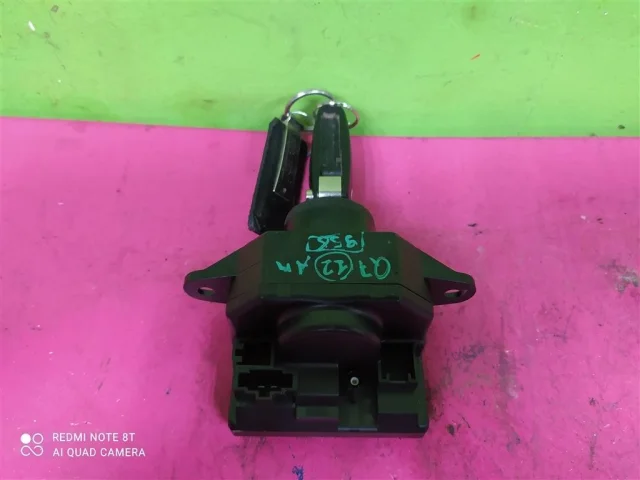 Ключ зажигания для Audi A6 C6 2004-2011 на фотографиях