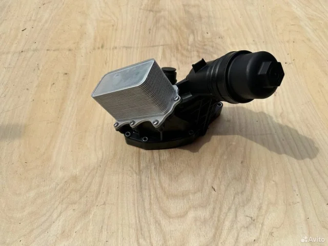 Масляный стакан для BMW 5er G30 2016-2023 на фотографиях