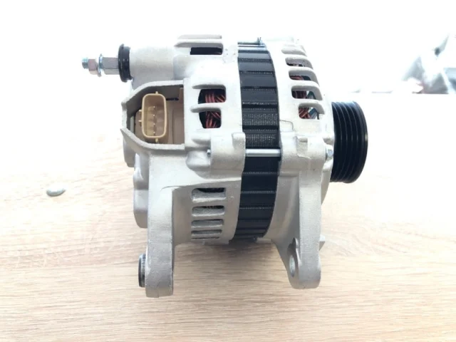 Генератор для Mitsubishi Lancer 9 Универсал CS 2003-2010 на фотографиях