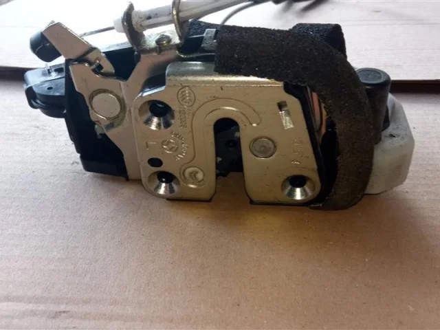 Замок передней левой двери для Nissan Juke YF15 JDM 2010-2014 на фотографиях