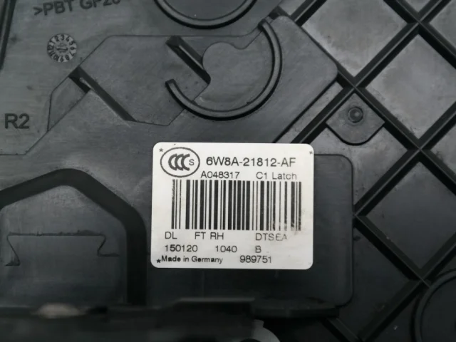 Уплотнитель передней правой двери для Land Rover Discovery L319 2009-2013 на фотографиях