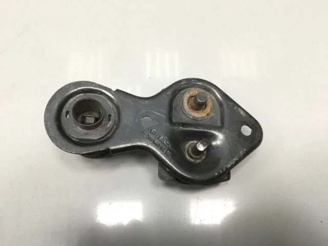 Замок капота левый для Mercedes-Benz M class W164 2005-2011 на фотографиях