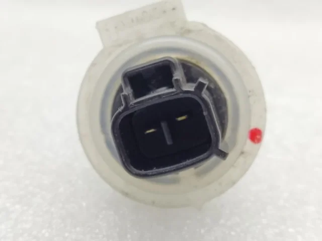 Датчик уровня жидкости бачка омывателя для Toyota RAV4 XA40 rest 2015-2019 на фотографиях