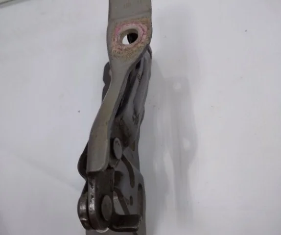 Крепление петли капота для Hyundai Tucson TL 2015-2019 на фотографиях