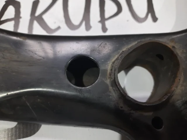 Рычаг передний левый нижний для Toyota RAV4 XA40 2013-2015 на фотографиях