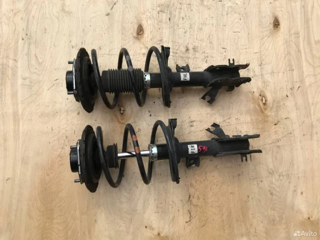 Амортизатор передний левый для Nissan Teana J31 2003-2007 на фотографиях