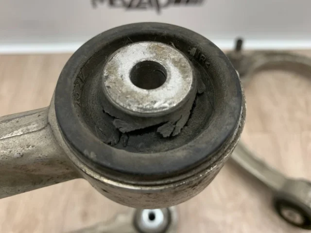 Рычаг передний левый верхний для Mercedes-Benz GL class X164 2006-2012 на фотографиях