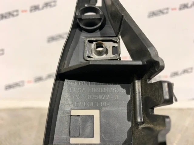 Направляющая бампера передняя правая для Citroen DS4 2011-2016 на фотографиях