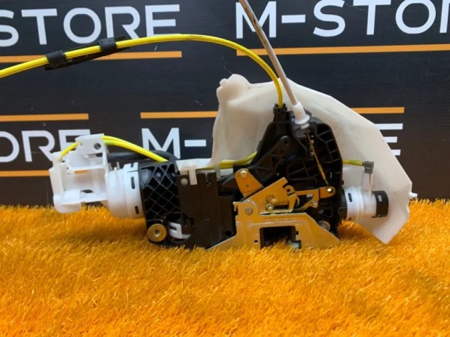 Замок задней правой двери для Mercedes-Benz S class W220 1998-2005 на фотографиях