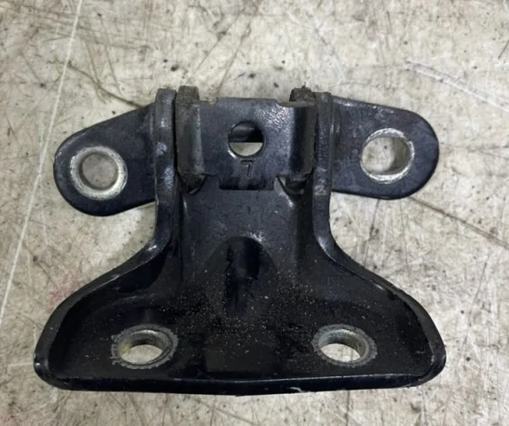 Петля двери задняя левая верхняя для Kia Cerato YD 2016-2020 rest. на фотографиях