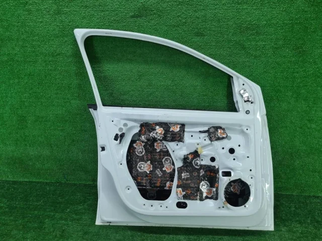 Накладка на дверь передняя левая для Volkswagen Polo V (6C) Седан 2015-2020 на фотографиях