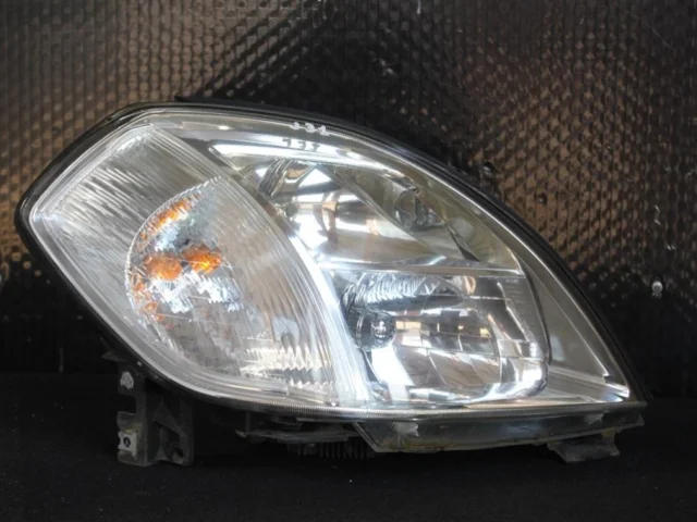 Фара правая для Nissan Teana J31 2003-2007 на фотографиях