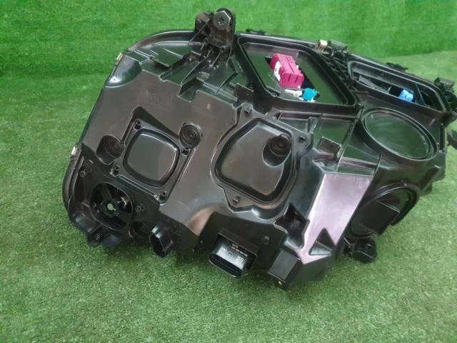 Фара правая для Mercedes-Benz S class W223 2021+ на фотографиях