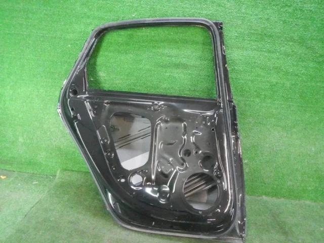 Дверь задняя левая для Audi A4 B9 2015+ на фотографиях