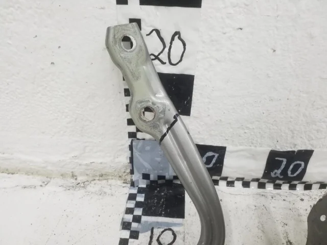 Петля капота правая для Skoda Octavia A7 rest на фотографиях