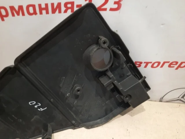 Пластиковая крышка двигателя для BMW 1er Ф20 2011-2015 на фотографиях