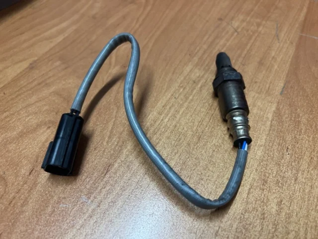 Лямбда-зонд (верхний) для Nissan Teana J32 2008-2013 на фотографиях