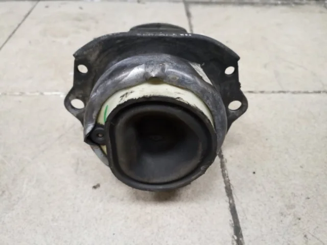 Опора двигателя передняя левая верхняя для BMW X5 Е70 2006-2013 на фотографиях