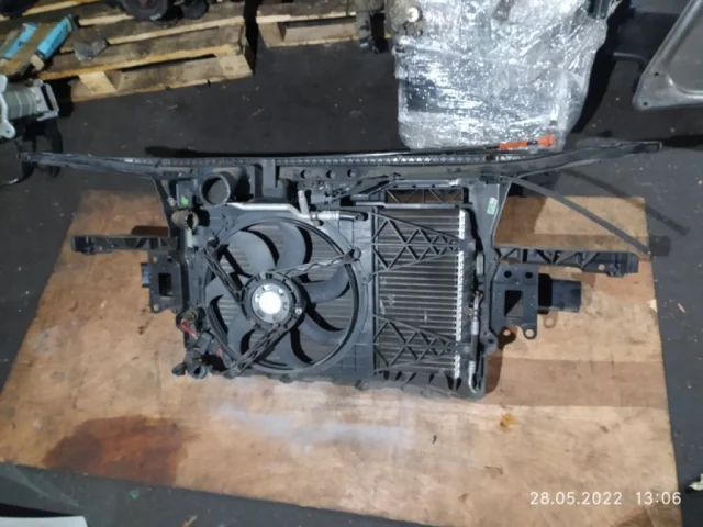 Панель радиатора (телевизор) для Volkswagen Polo IV (9N3) 2005-2009 на фотографиях