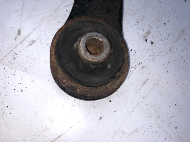 Рычаг передний левый нижний для Citroen C4 Хэтчбек 2010-2016 на фотографиях