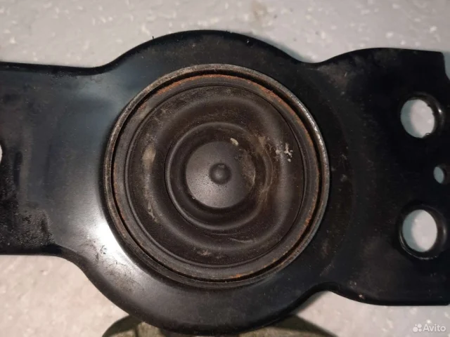 Опора двигателя задняя правая верхняя для Nissan Qashqai J10 2006-2013 на фотографиях