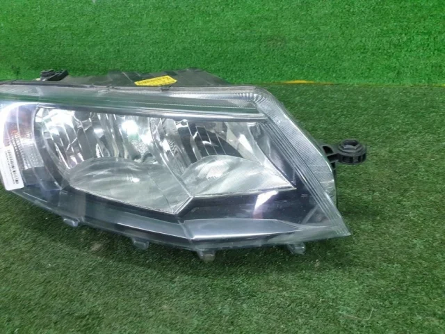 Фара правая для Skoda Octavia A7 Tour на фотографиях