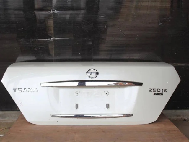 Крышка багажника для Nissan Teana J31 2003-2007 на фотографиях