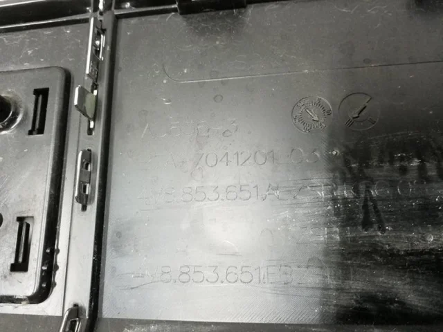 Решетка радиатора левая для Audi Q8 4M 2018-2023 на фотографиях