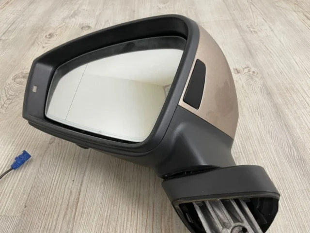 Стекла и зеркала для Volkswagen Touareg III (CR) 2018+ на фотографиях