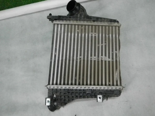 Интеркулер левый для Audi Q8 4M 2018-2023 на фотографиях