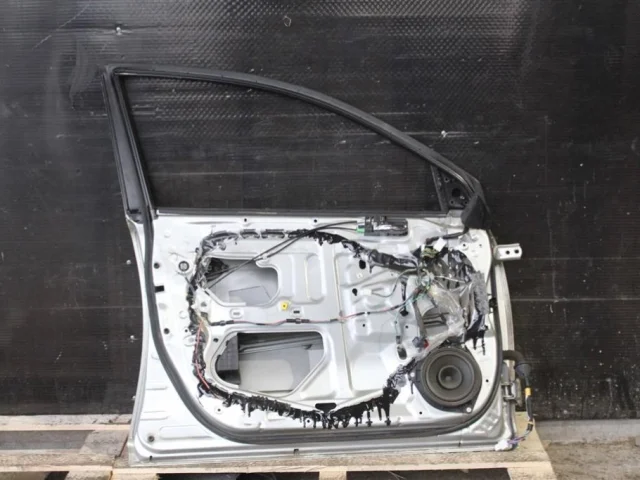 Двери для Toyota Avensis Универсал T250 2003-2008 на фотографиях