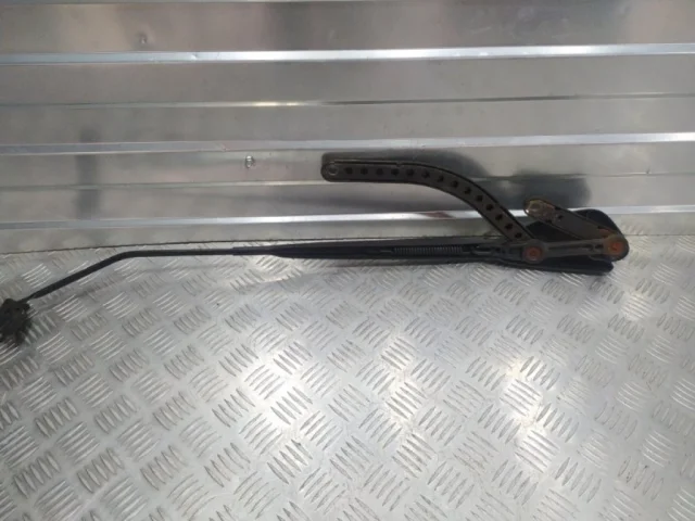 Поводок лобового стеклоочистителя правый для Renault Scenic JM rest 2006-2009 на фотографиях