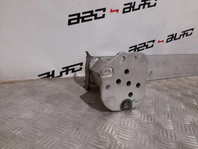 Усилитель заднего бампера для Citroen C4 Хэтчбек 2010-2016 на фотографиях