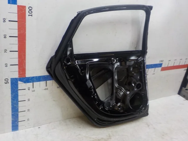 Дверь задняя левая для Audi A4 B9 2015+ на фотографиях