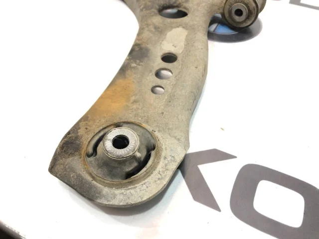Рычаг передний левый нижний для Skoda Octavia A7 на фотографиях