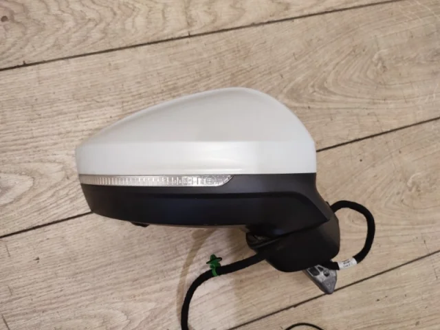 Стекла и зеркала для Volkswagen Touareg III (CR) 2018+ на фотографиях