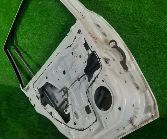 Двери для Subaru Legacy Универсал BR/B14 2009-2015 на фотографиях