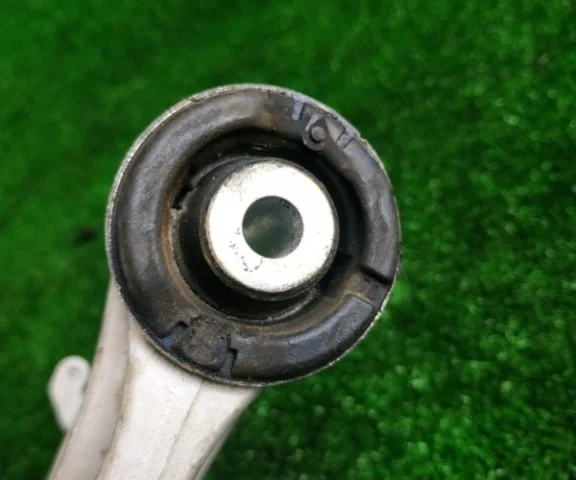 Рычаг передний правый верхний для BMW 5er G30 2016-2023 на фотографиях