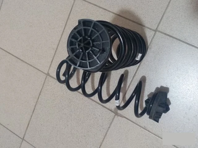 Пружина амортизатора задняя для Audi A4 B9 Allroad Quattro 2016+ на фотографиях