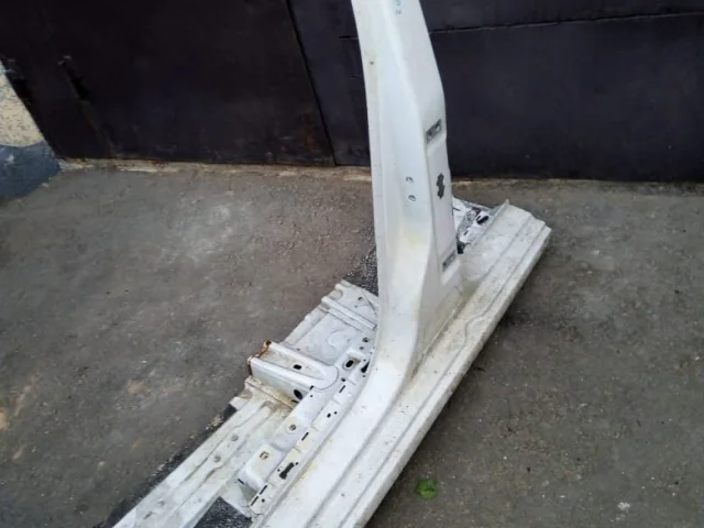 Стойка кузова центральная левая для Skoda Octavia A7 rest на фотографиях