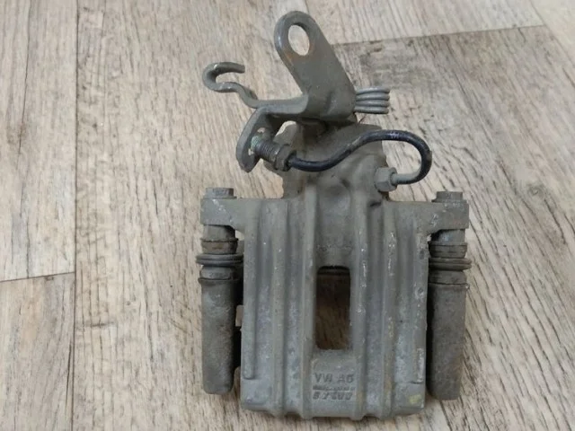 Суппорт задний правый для Skoda Octavia A5 Tour на фотографиях