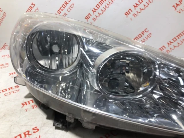 Фара правая для Peugeot 308 SW T7 2007-2014 на фотографиях