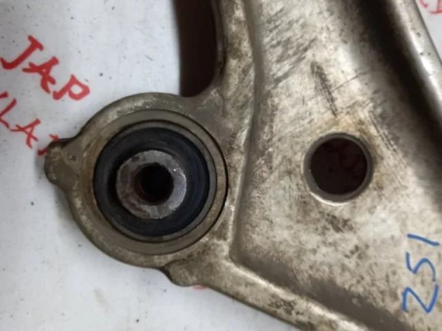 Рычаг передний правый нижний для Nissan Murano Z51 2007-2015 на фотографиях