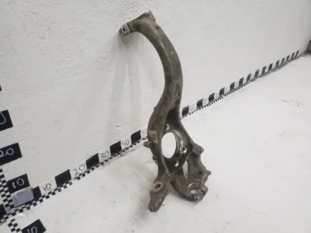 Кулак поворотный правый для Porsche Macan 95B 2014-2023 на фотографиях