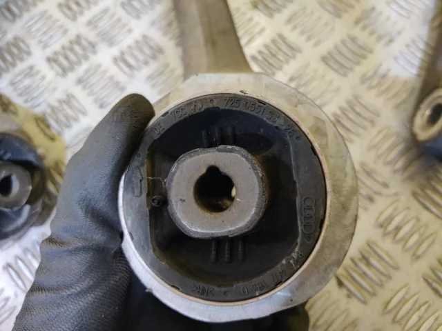 Рычаг передний правый нижний для Audi A4 B8 2007-2015 на фотографиях