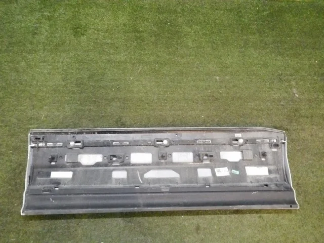 Молдинг двери задний правый для Volkswagen Touareg III (CR) 2018+ на фотографиях