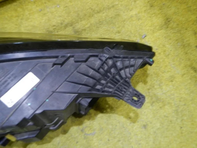 Фары для Infiniti QX 70 2013-2019 на фотографиях