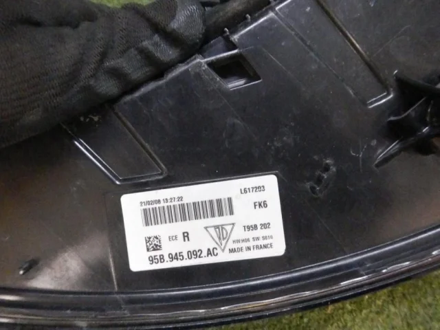 Фонарь внешний правый для Porsche Macan 95B 2014-2023 на фотографиях