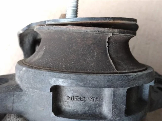 Опора двигателя задняя правая нижняя для Subaru Forester SH 2008-2012 на фотографиях