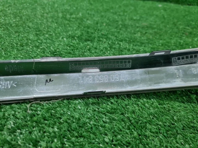 Молдинг заднего бампера левый для Volkswagen Touareg III (CR) 2018+ на фотографиях